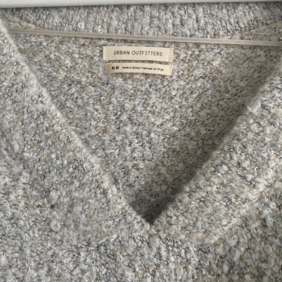 UO Rosie Cozy V-Neck Pullover Sweater Light Grey Medium - Picture 6 of 6